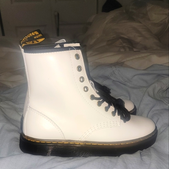 Boots - Picture 2 of 3